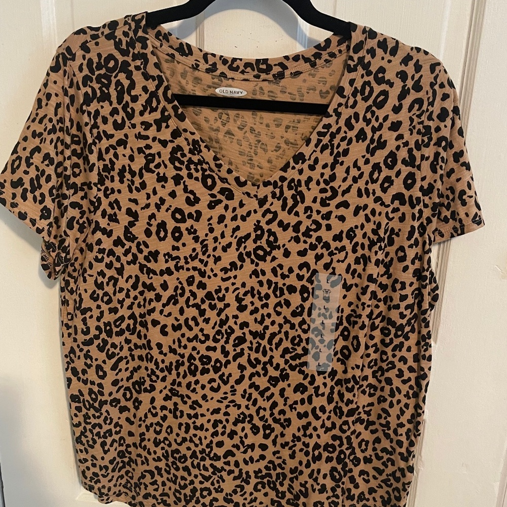 *NEW* Leopard T-Shirt